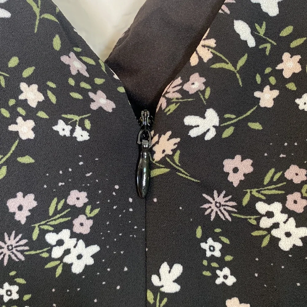 Cupcakes & Cashmere Flirty Lida Floral Dress | size 6 - Picture 6 of 9